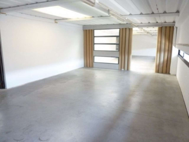 A Villorba zona industriale, proponiamo in affitto magazzino/deposito/laboratorio, al piano primo...