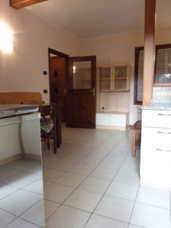 A Povegliano (TV), proponiamo in affitto porzione di casa a schiera centrale, disposta su due liv...