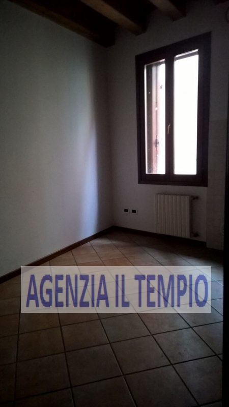 VICENZA-CENTRO STORICO: A 300mq. da Piazza dei Signori, in palazzetto storico protetto dalle bell...