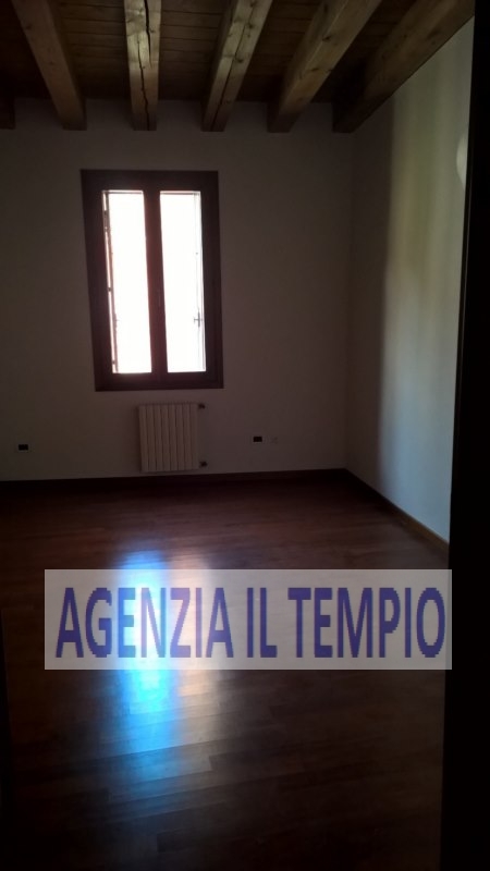 VICENZA-CENTRO STORICO: A 300mq. da Piazza dei Signori, in palazzetto storico protetto dalle bell...