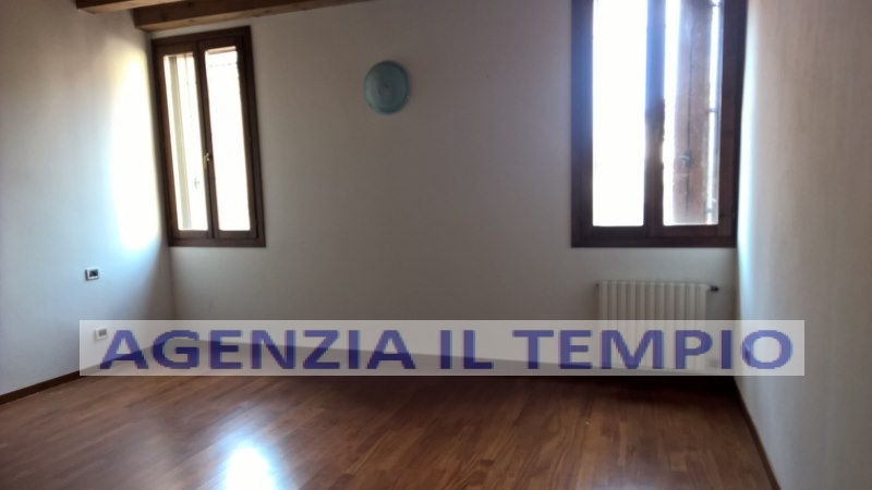 VICENZA-CENTRO STORICO: A 300mq. da Piazza dei Signori, in palazzetto storico protetto dalle bell...