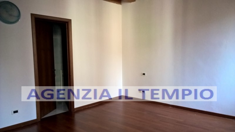 VICENZA-CENTRO STORICO: A 300mq. da Piazza dei Signori, in palazzetto storico protetto dalle bell...