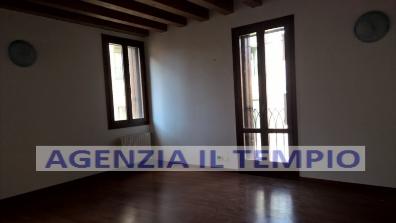 VICENZA-CENTRO STORICO: A 300mq. da Piazza dei Signori, in palazzetto storico protetto dalle bell...