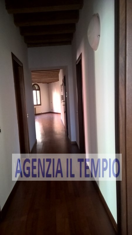 VICENZA-CENTRO STORICO: A 300mq. da Piazza dei Signori, in palazzetto storico protetto dalle bell...