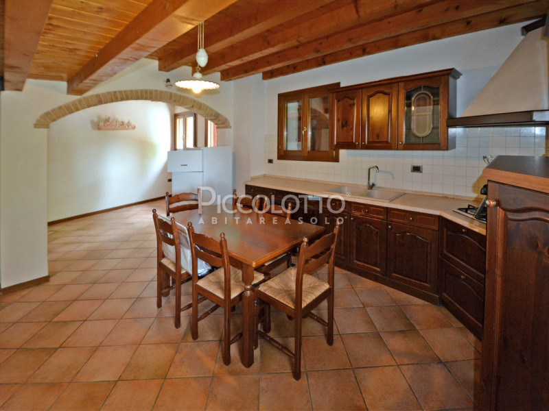 Rif. V3725 - In tranquilla posizione a Pieve del Grappa, porzione di rustico ristrutturato in ven...
