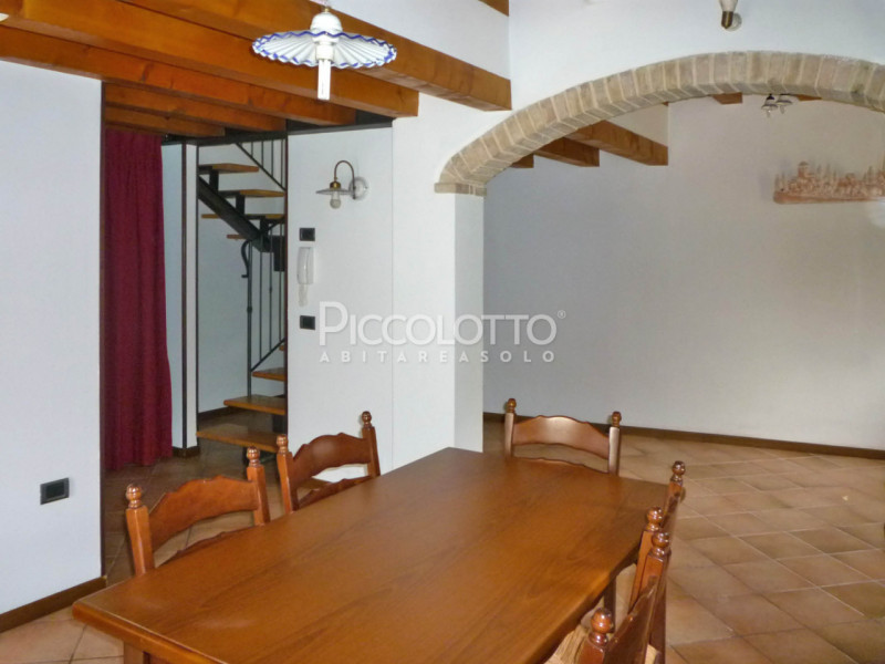 Rif. V3725 - In tranquilla posizione a Pieve del Grappa, porzione di rustico ristrutturato in ven...