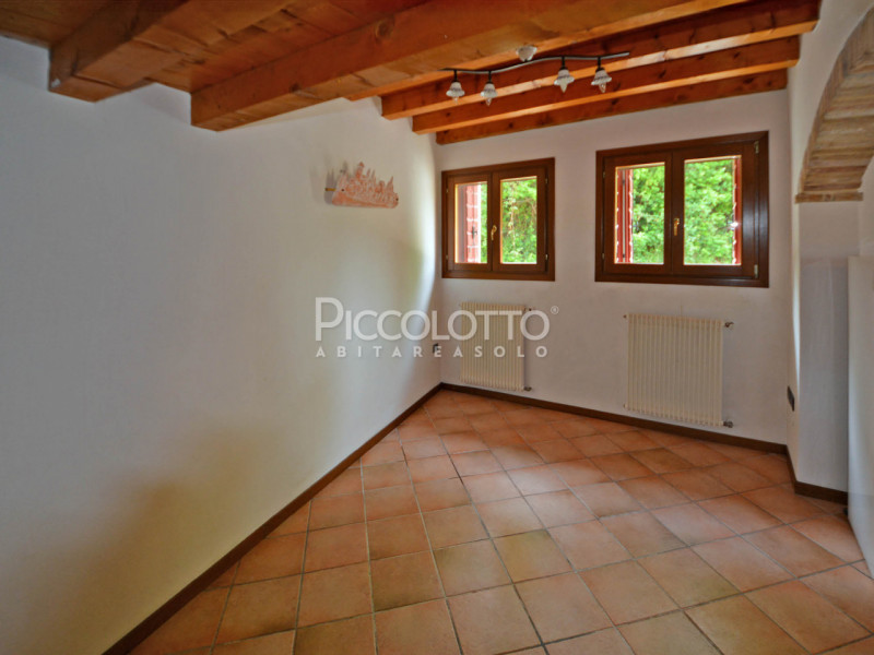 Rif. V3725 - In tranquilla posizione a Pieve del Grappa, porzione di rustico ristrutturato in ven...