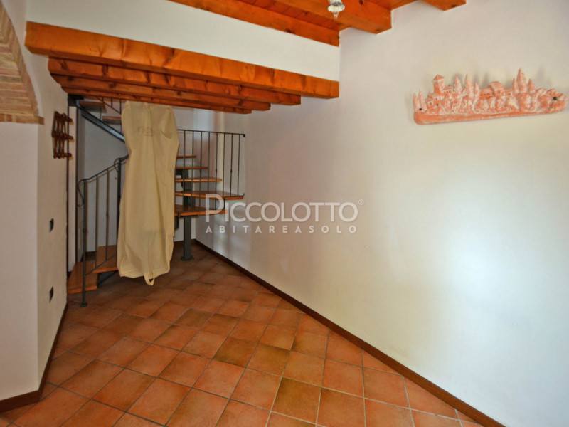 Rif. V3725 - In tranquilla posizione a Pieve del Grappa, porzione di rustico ristrutturato in ven...