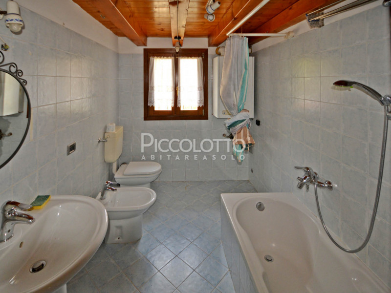 Rif. V3725 - In tranquilla posizione a Pieve del Grappa, porzione di rustico ristrutturato in ven...