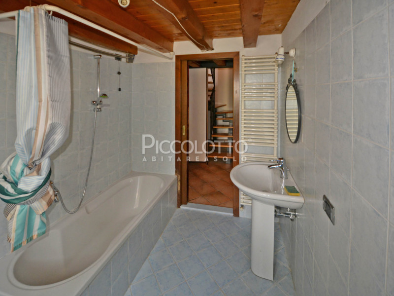 Rif. V3725 - In tranquilla posizione a Pieve del Grappa, porzione di rustico ristrutturato in ven...