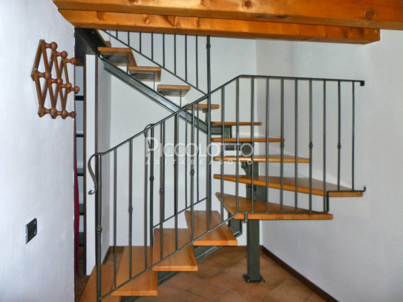 Rif. V3725 - In tranquilla posizione a Pieve del Grappa, porzione di rustico ristrutturato in ven...