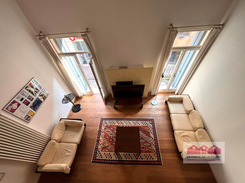 CENTRO STORICO: AMPIO MIDI 100 MQ., PIANO 1° CON ASCENSORE. SPAZIOSO SOGGIORNO CON CAMINO, CUCINO...