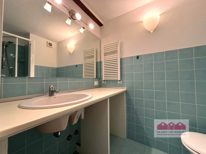 CENTRO STORICO: AMPIO MIDI 100 MQ., PIANO 1° CON ASCENSORE. SPAZIOSO SOGGIORNO CON CAMINO, CUCINO...