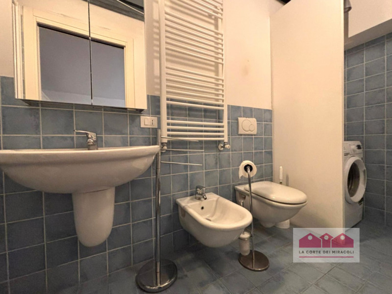 CENTRO STORICO: AMPIO MIDI 100 MQ., PIANO 1° CON ASCENSORE. SPAZIOSO SOGGIORNO CON CAMINO, CUCINO...