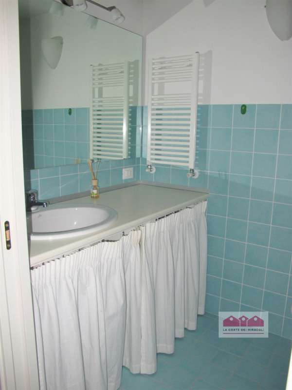 CENTRO STORICO: AMPIO MIDI 90 MQ., PIANO 1° CON ASCENSORE. SPAZIOSO SOGGIORNO CON CAMINO, CUCINOT...