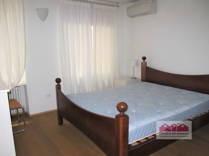 CENTRO STORICO: AMPIO MIDI 90 MQ., PIANO 1° CON ASCENSORE. SPAZIOSO SOGGIORNO CON CAMINO, CUCINOT...