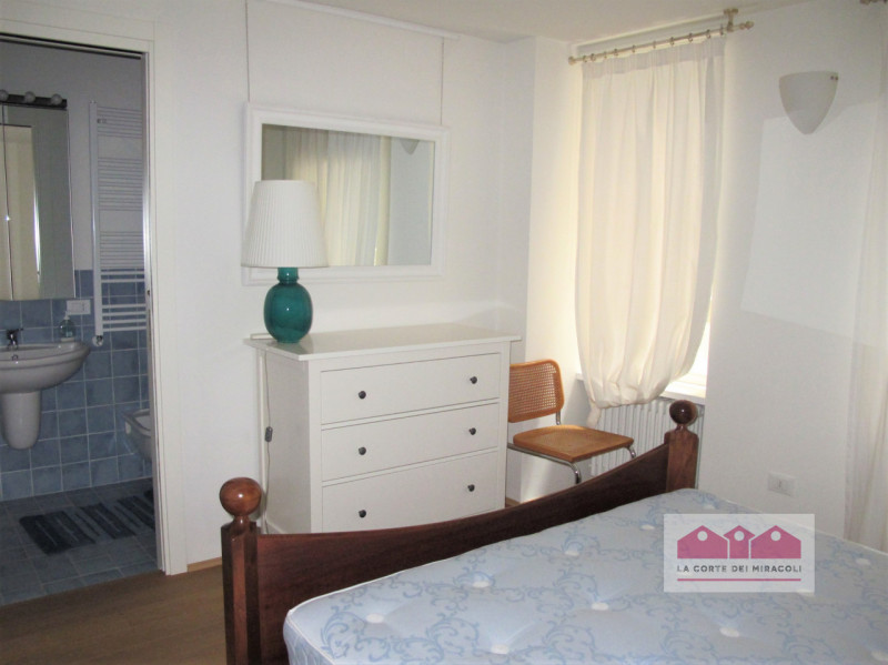 CENTRO STORICO: AMPIO MIDI 90 MQ., PIANO 1° CON ASCENSORE. SPAZIOSO SOGGIORNO CON CAMINO, CUCINOT...