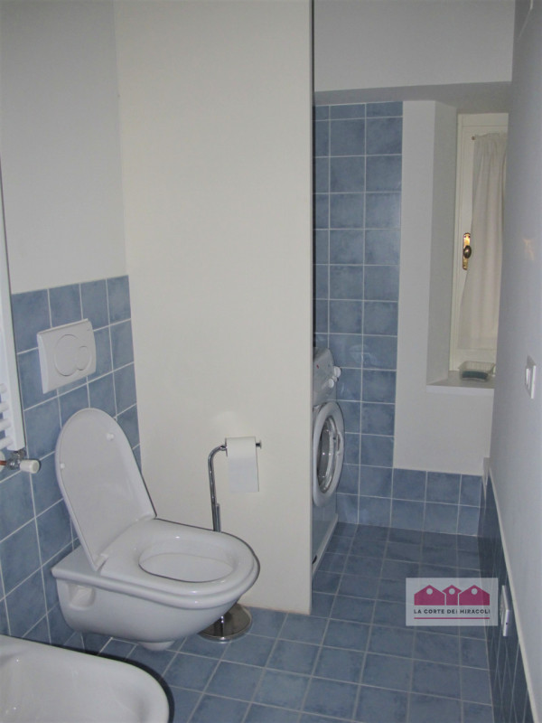 CENTRO STORICO: AMPIO MIDI 90 MQ., PIANO 1° CON ASCENSORE. SPAZIOSO SOGGIORNO CON CAMINO, CUCINOT...