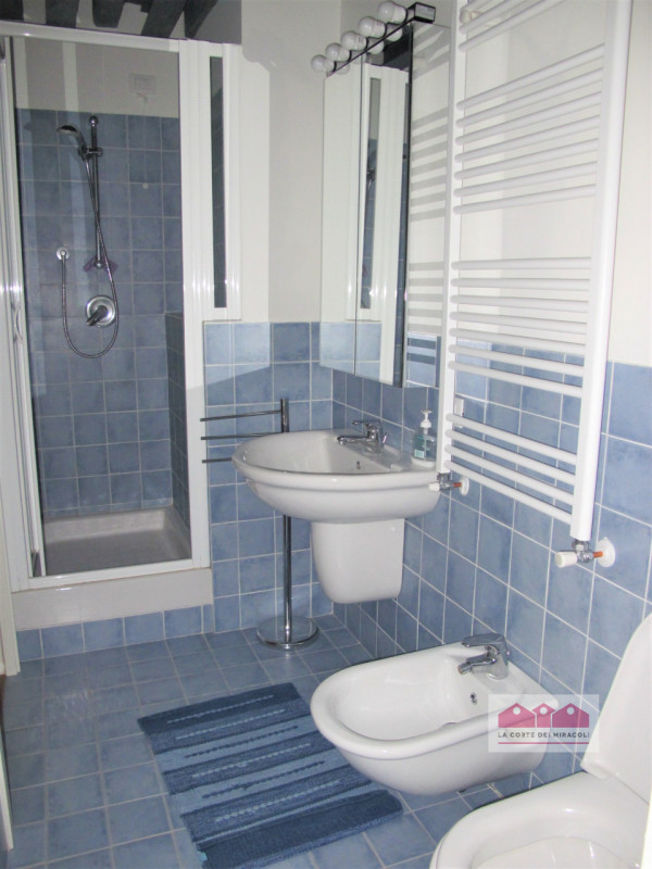 CENTRO STORICO: AMPIO MIDI 90 MQ., PIANO 1° CON ASCENSORE. SPAZIOSO SOGGIORNO CON CAMINO, CUCINOT...