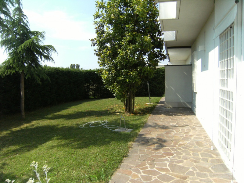 VICENZA ZONA BIRON: MINI APPARTAMENTO COMPLETAMENTE ARREDATO E CON POSTO AUTO - RIF. 6577 
CANONE...