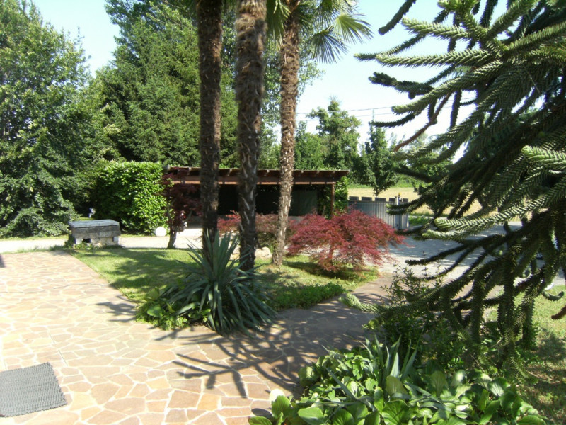 VICENZA ZONA BIRON: MINI APPARTAMENTO COMPLETAMENTE ARREDATO E CON POSTO AUTO - RIF. 6577 
CANONE...