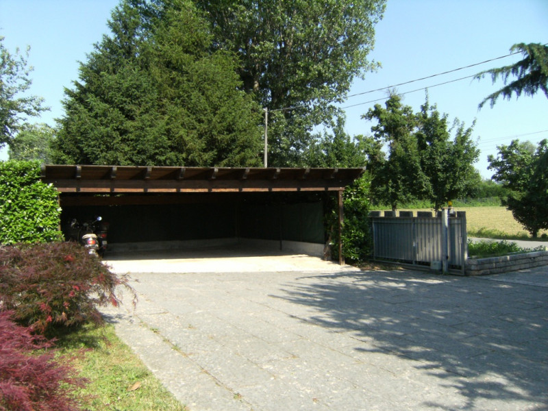 VICENZA ZONA BIRON: MINI APPARTAMENTO COMPLETAMENTE ARREDATO E CON POSTO AUTO - RIF. 6577 
CANONE...