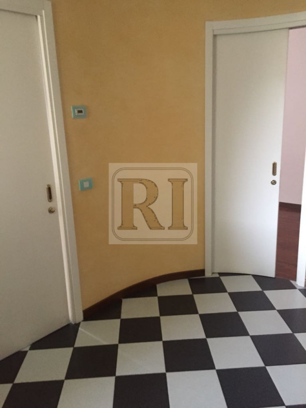 Se stai cercando un ufficio in una posizione strategica, non perdere questa opportunità! 

Propon...