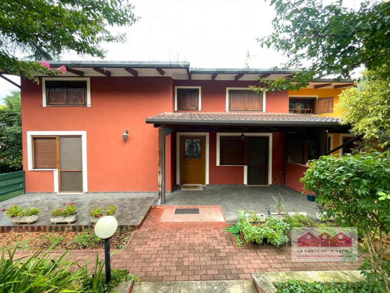 ARCUGNANO: IN SPLENDIDA POSIZIONE NELL'AREA DI MONTE BERICO, BIFAMILIARE DI GRANDI DIMENSIONI RIS...