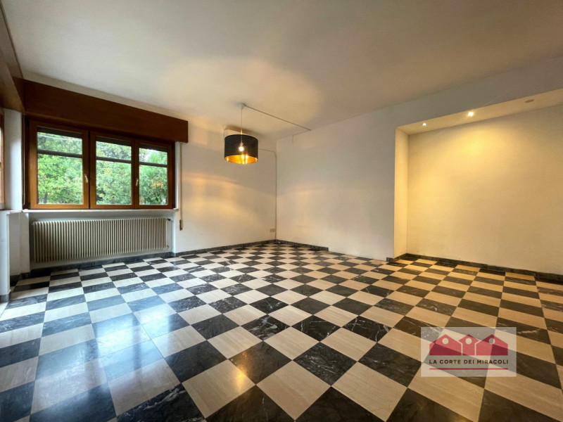 ARCUGNANO: IN SPLENDIDA POSIZIONE NELL'AREA DI MONTE BERICO, BIFAMILIARE DI GRANDI DIMENSIONI RIS...