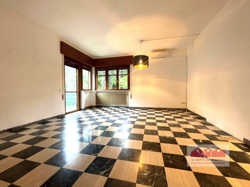 ARCUGNANO: IN SPLENDIDA POSIZIONE NELL'AREA DI MONTE BERICO, BIFAMILIARE DI GRANDI DIMENSIONI RIS...