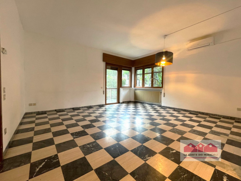 ARCUGNANO: IN SPLENDIDA POSIZIONE NELL'AREA DI MONTE BERICO, BIFAMILIARE DI GRANDI DIMENSIONI RIS...