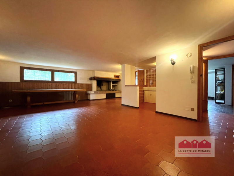 ARCUGNANO: IN SPLENDIDA POSIZIONE NELL'AREA DI MONTE BERICO, BIFAMILIARE DI GRANDI DIMENSIONI RIS...