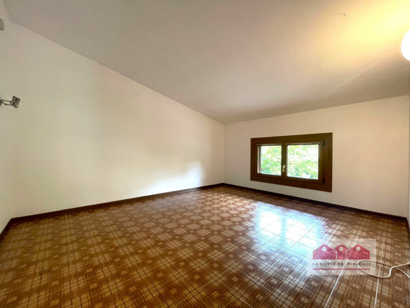 ARCUGNANO: IN SPLENDIDA POSIZIONE NELL'AREA DI MONTE BERICO, BIFAMILIARE DI GRANDI DIMENSIONI RIS...