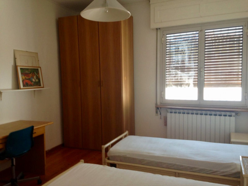 Appartamento indipendente per 4 studenti, in zona tranquilla Via Vannozzo, al primo piano con: in...