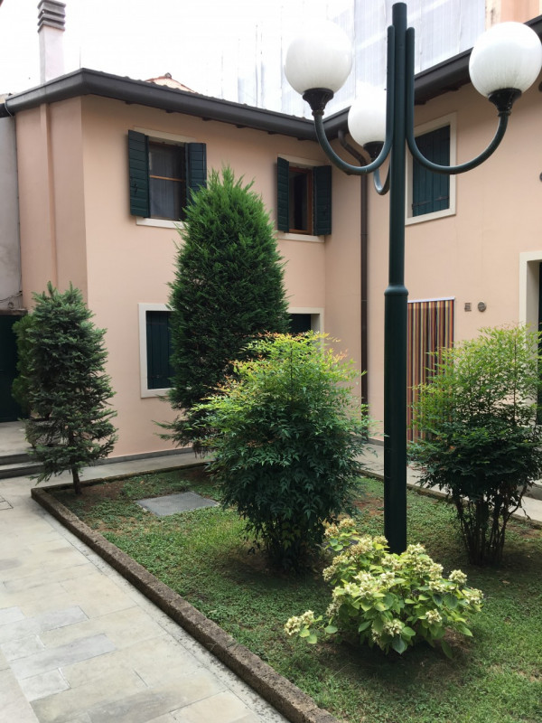 APPARTAMENTO DI MQ. 70 CON INGRESSO INDIPENDENTE COMODISSIMO AL NUOVO POLO UNIVERSITARIO DI VIA B...