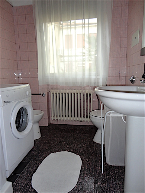 Nel quartiere di madonna pellegrina ma vicino a Piazzale S. Croce, in una via molto tranquilla, è...