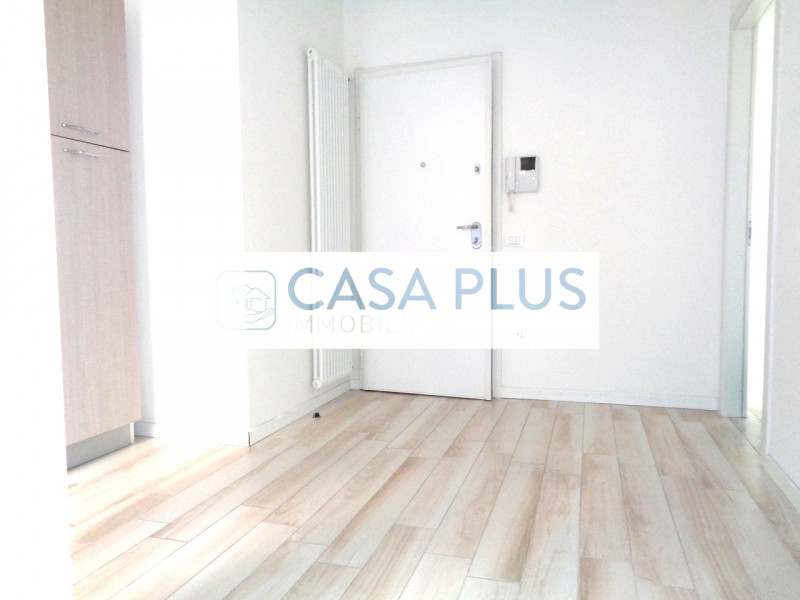 In  piccola e curata palazzina di recente ristrutturazione, AMPIO BICAMERE posto al piano primo e...