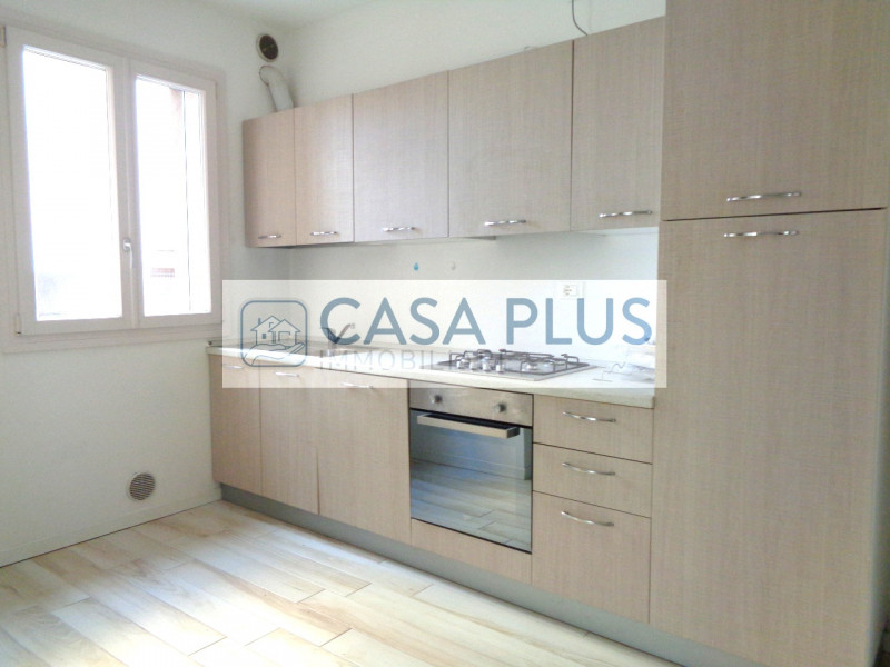 In  piccola e curata palazzina di recente ristrutturazione, AMPIO BICAMERE posto al piano primo e...