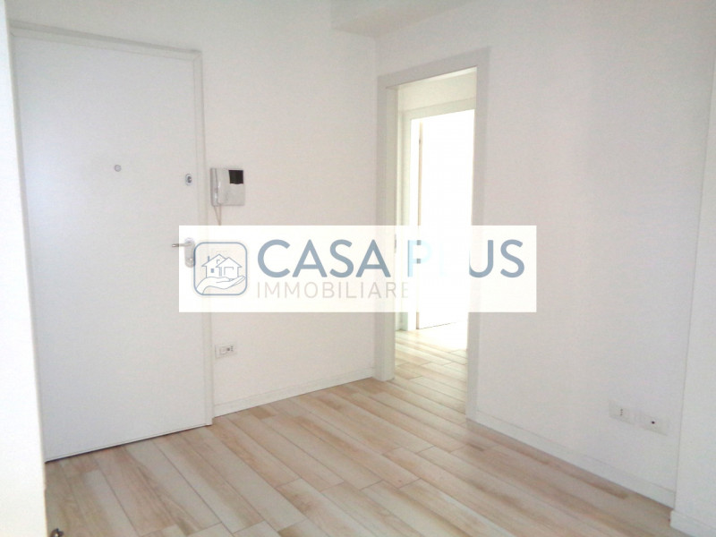 In  piccola e curata palazzina di recente ristrutturazione, AMPIO BICAMERE posto al piano primo e...