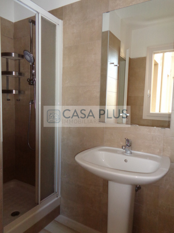 In  piccola e curata palazzina di recente ristrutturazione, AMPIO BICAMERE posto al piano primo e...