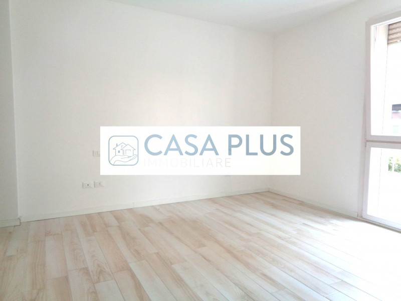 In  piccola e curata palazzina di recente ristrutturazione, AMPIO BICAMERE posto al piano primo e...