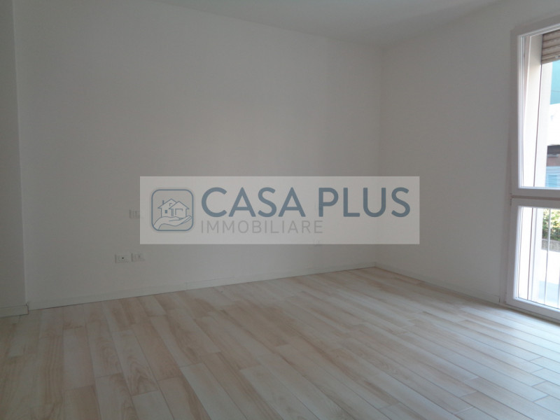 In  piccola e curata palazzina di recente ristrutturazione, AMPIO BICAMERE posto al piano primo e...