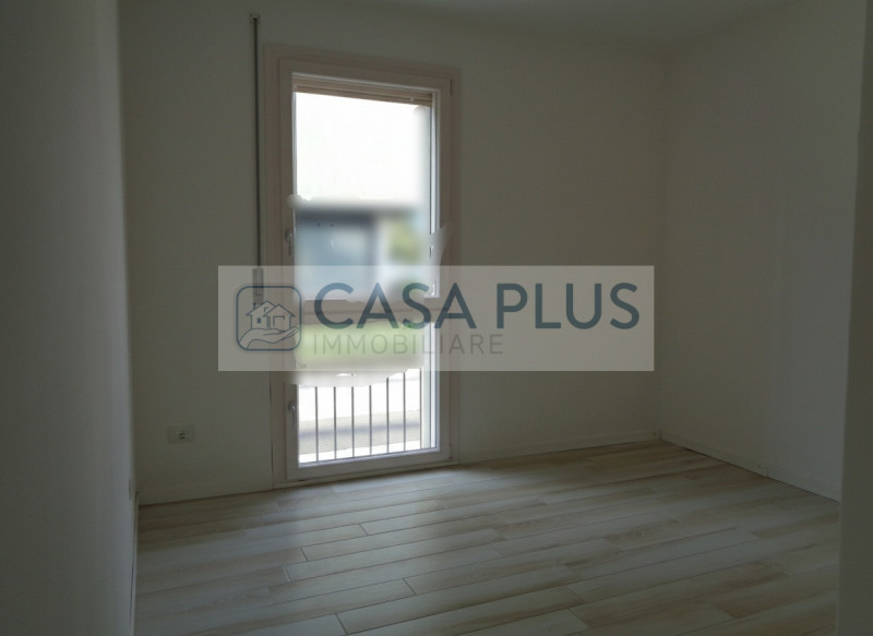 In  piccola e curata palazzina di recente ristrutturazione, AMPIO BICAMERE posto al piano primo e...