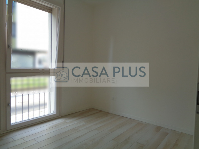 In  piccola e curata palazzina di recente ristrutturazione, AMPIO BICAMERE posto al piano primo e...