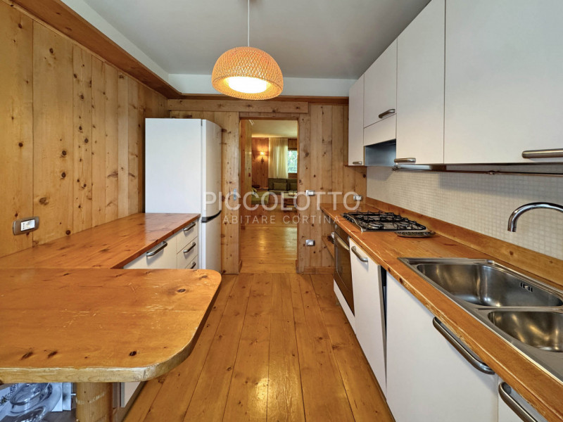 Rif. A3787 - Cortina d'Ampezzo - Panoramico Appartamento 3 camere - locazione annuale

Ubicato in...