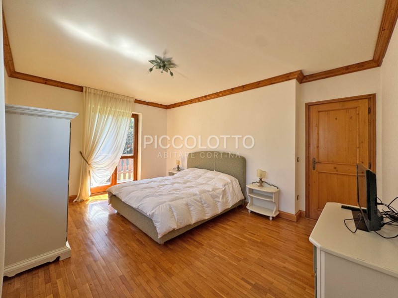 Rif. A3787 - Cortina d'Ampezzo - Panoramico Appartamento 3 camere - locazione annuale

Ubicato in...