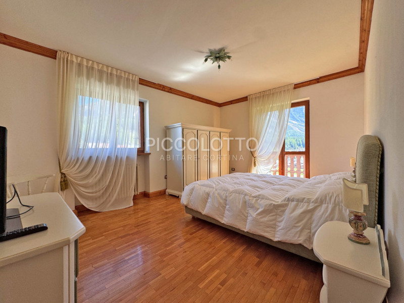 Rif. A3787 - Cortina d'Ampezzo - Panoramico Appartamento 3 camere - locazione annuale

Ubicato in...