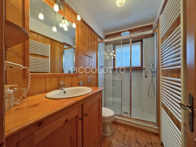 Rif. A3787 - Cortina d'Ampezzo - Panoramico Appartamento 3 camere - locazione annuale

Ubicato in...