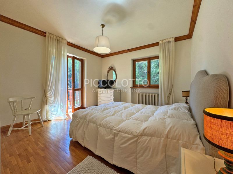 Rif. A3787 - Cortina d'Ampezzo - Panoramico Appartamento 3 camere - locazione annuale

Ubicato in...