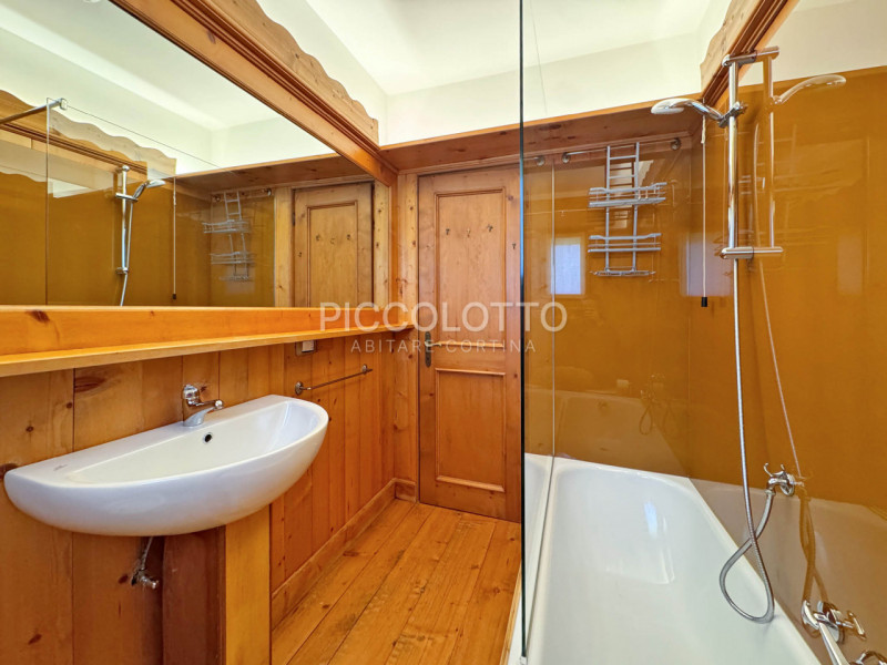 Rif. A3787 - Cortina d'Ampezzo - Panoramico Appartamento 3 camere - locazione annuale

Ubicato in...